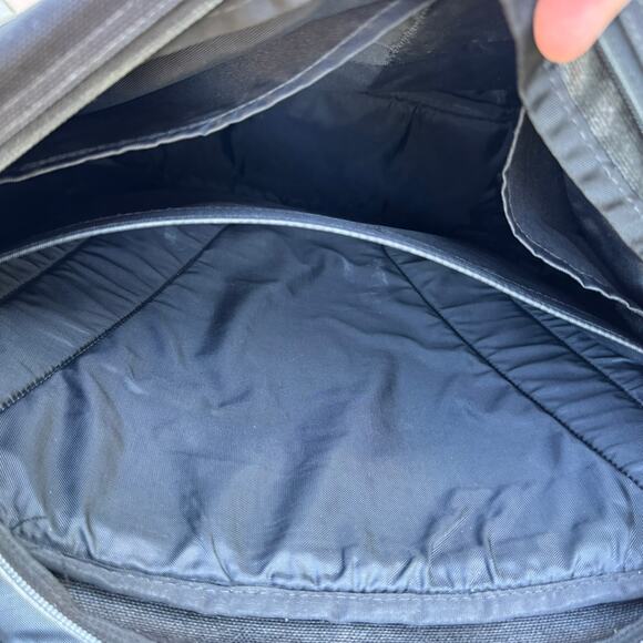 The North Face Messenger Bag Black 17x15x5 6 Pockets Computer Sleeve - Picture 10 of 10